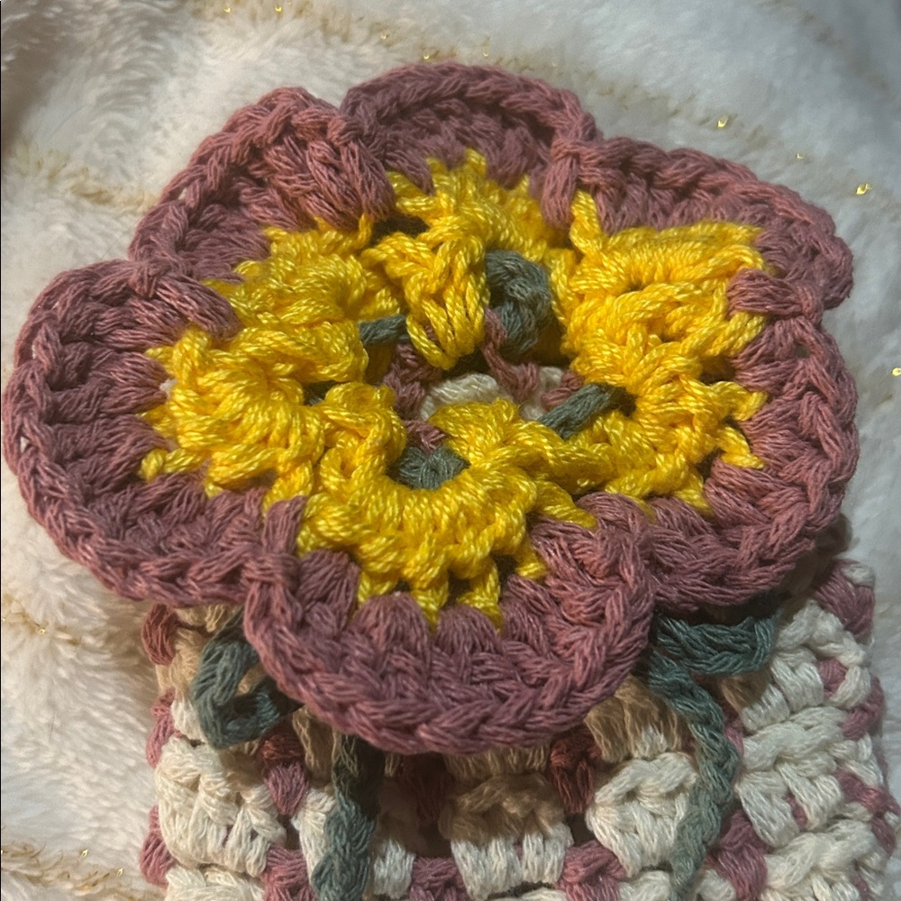 Crochet SoapSaver Bag with Floral Accent - Picture 2 of 4